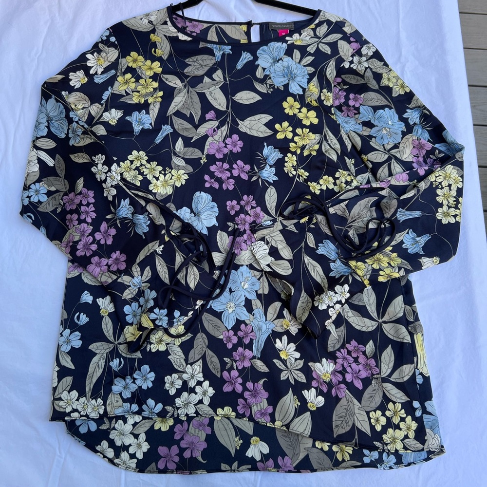 Vince Camuto Floral Top - M